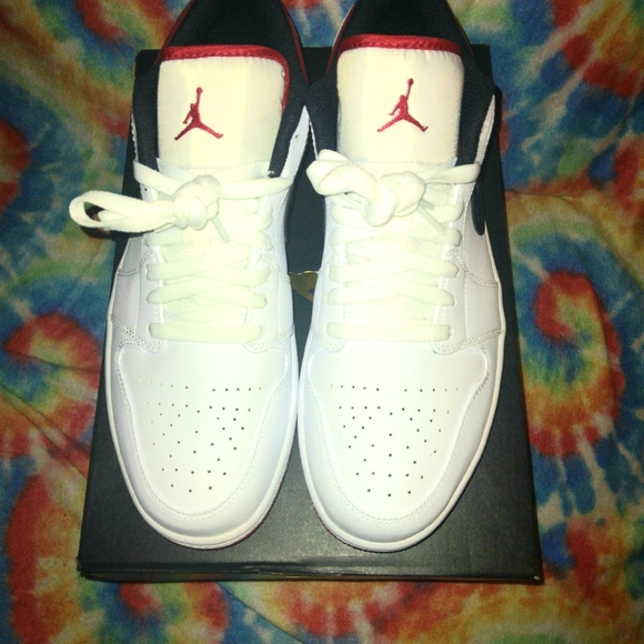 NIB- NIKE Air Jordan 1 low "Chicago" Men's 11 - Picture 5 of 10